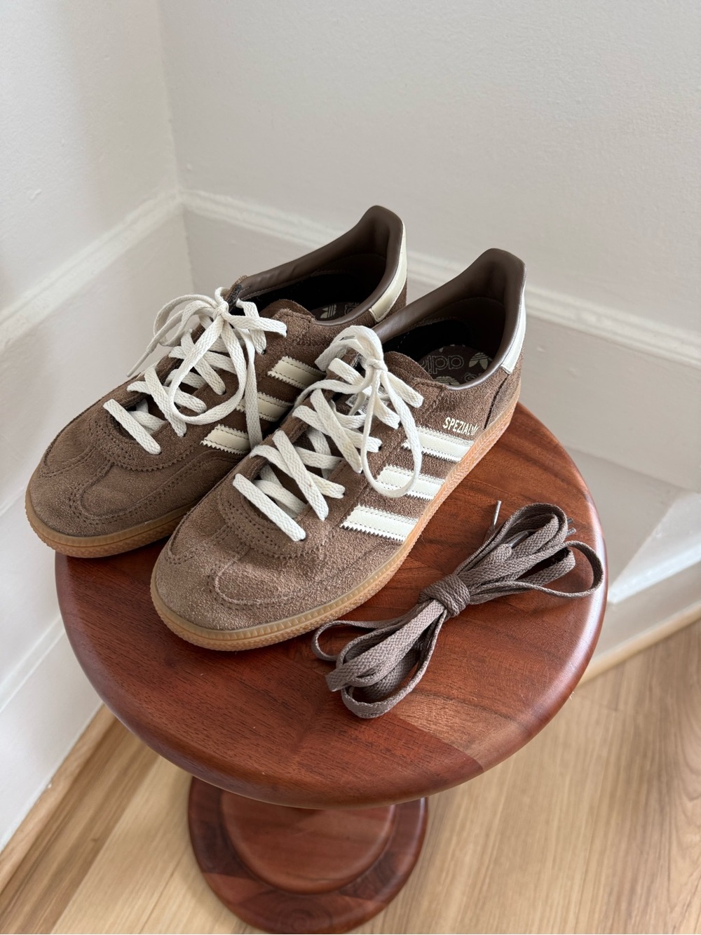 Adidas | Handball Spezial Sneakers (Earth Strata/Off White/Gum)